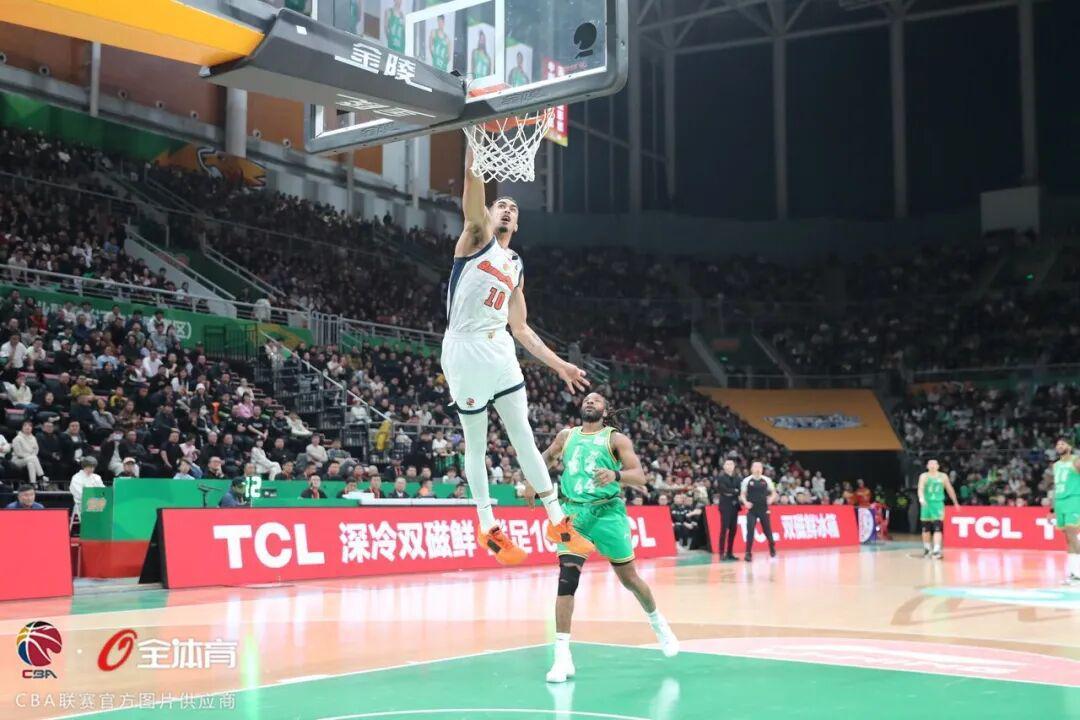 九游娱乐官方网站-半场狂轰64分掌控比赛，广东客场大胜辽宁